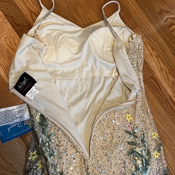 Mac Duggal Floral Embellished Spaghetti Strap Gown Size 12 NWT - Picture 16 of 17